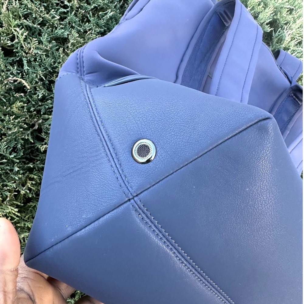 Caraa x Athleta Everyday Vinyasa Tote Navy Blue Gym Bag NWT - Picture 10 of 16
